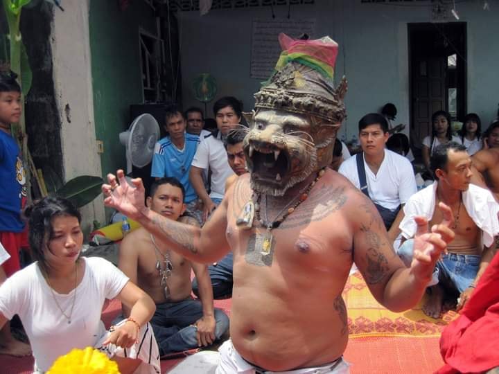 Honoring the master at the annual Wai Khru