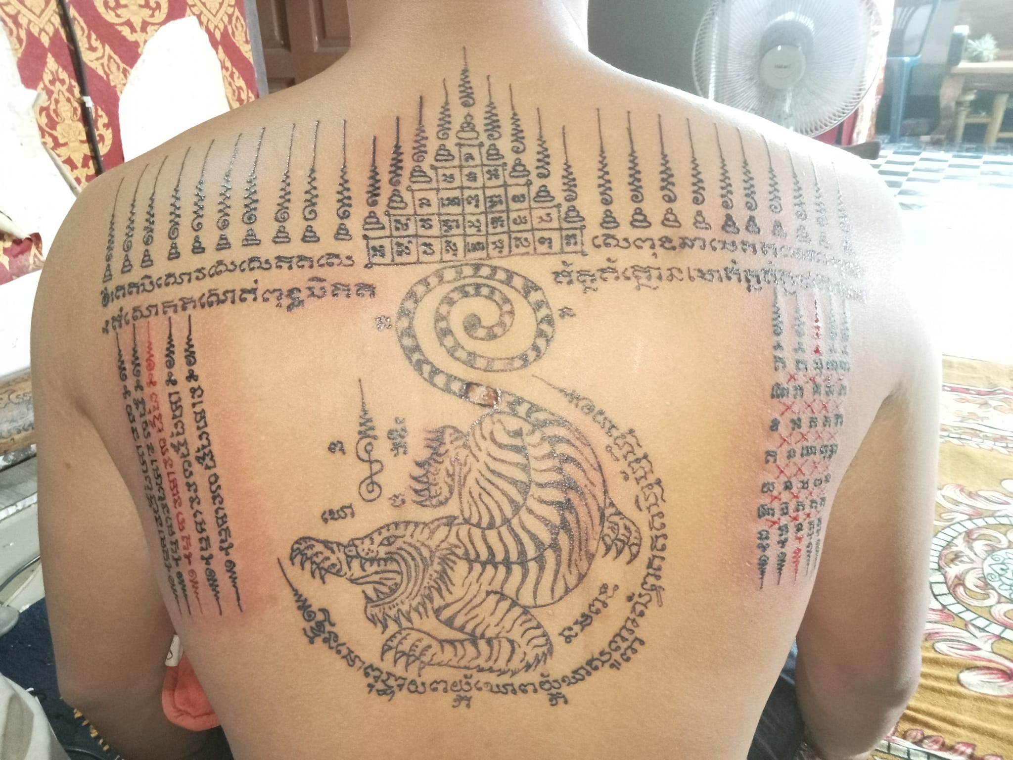 Tiger Sak Yant covering the upper back
