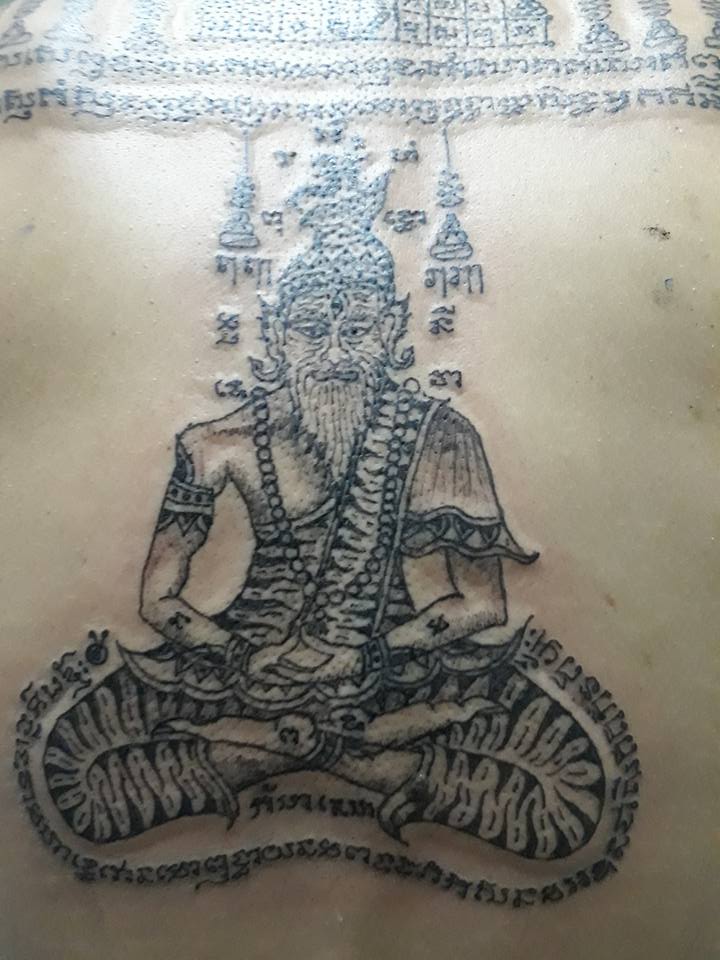 Detailed Sak Yant linework on the shoulder